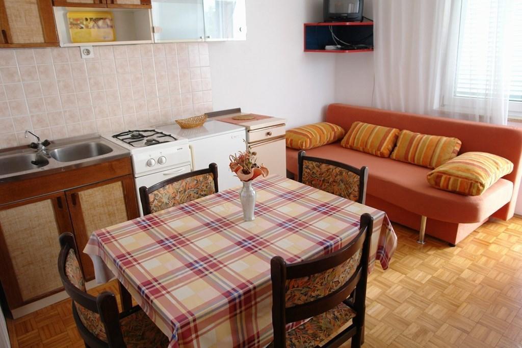 Beautiful Apartment In Crikvenica With Kitchen Номер фото